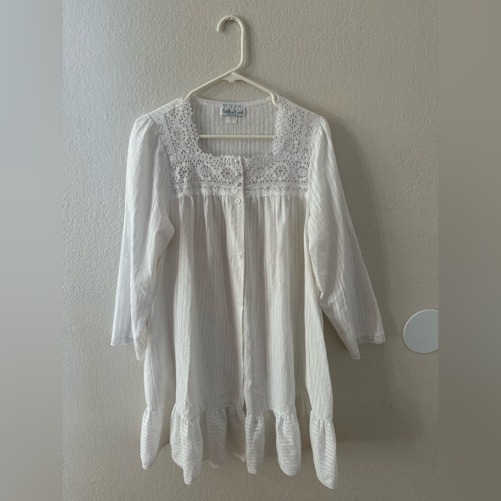 Willow Creek size small night gown
